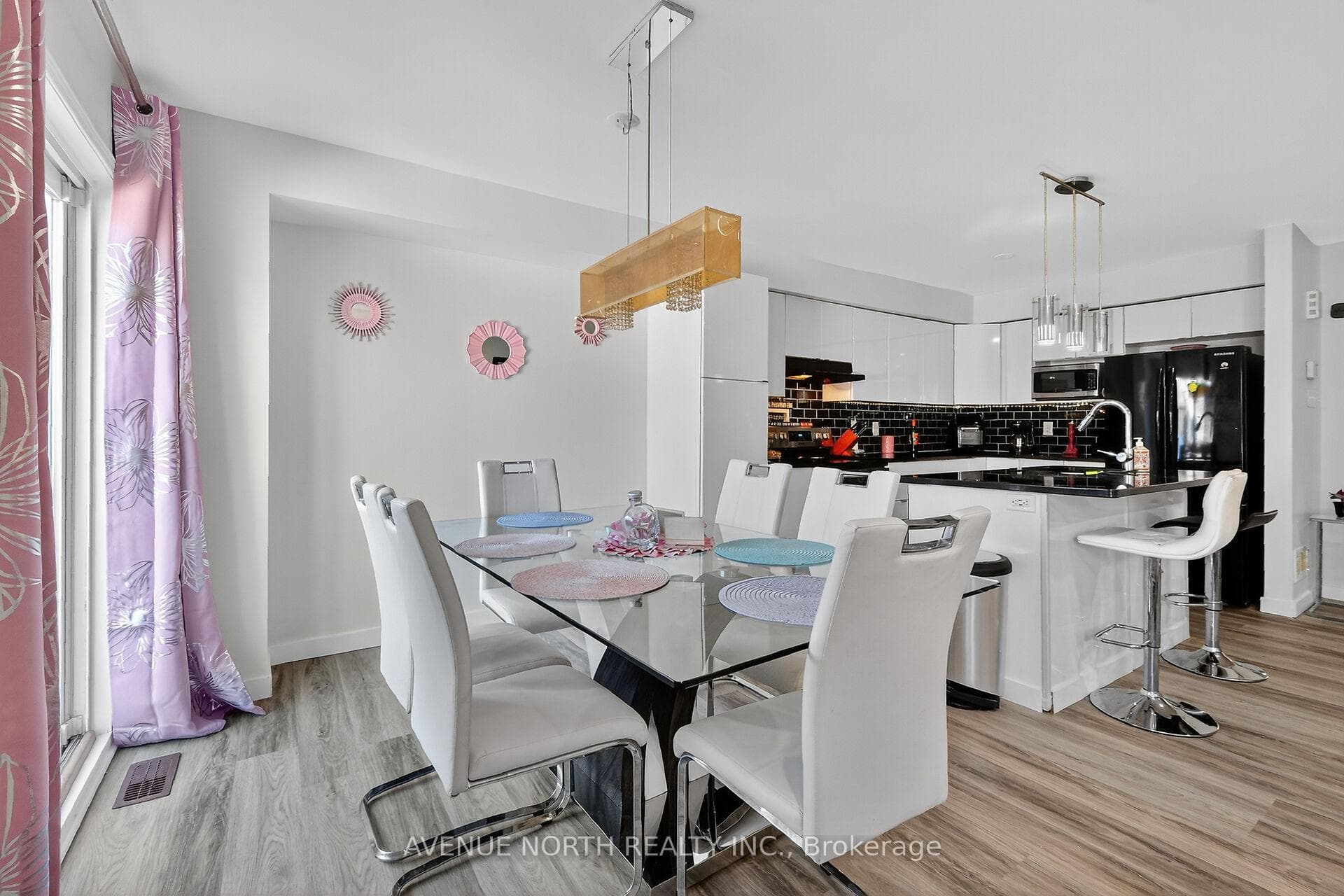 208 Kingswell Street photo 17