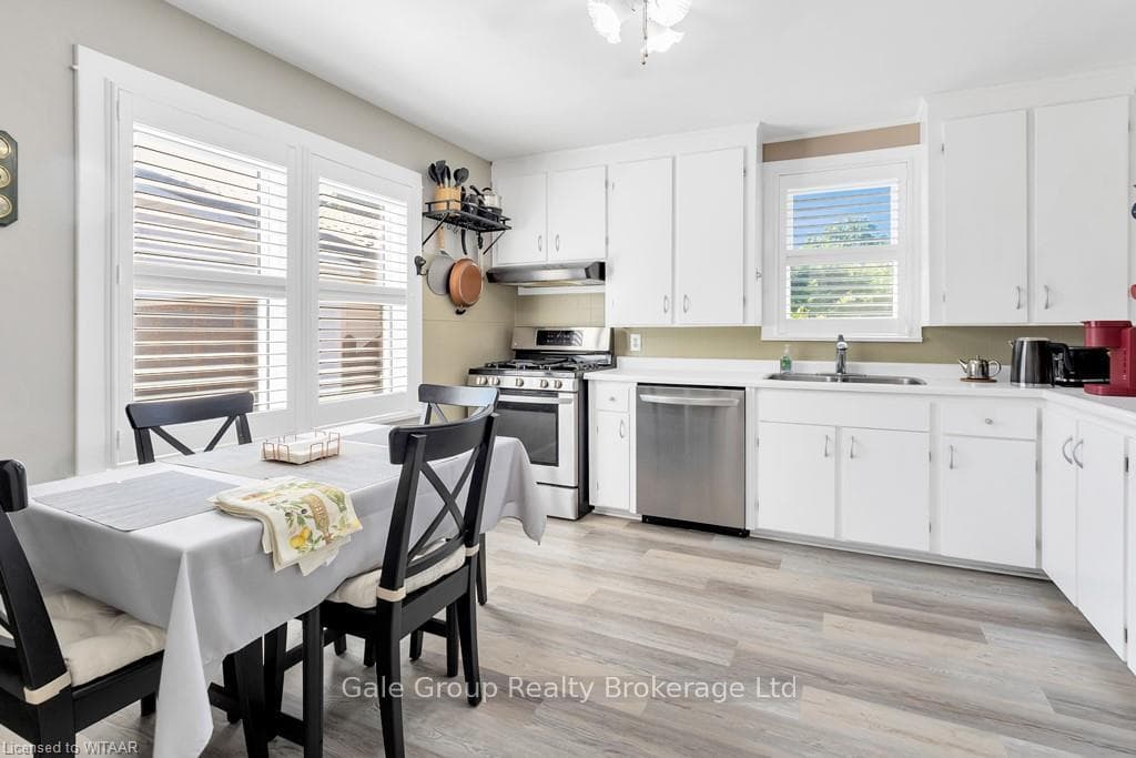 664 SHENSTONE Avenue photo 9