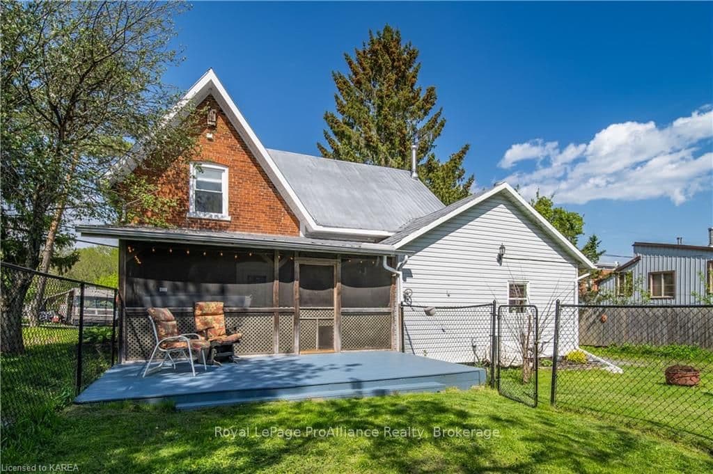 2 CUTLER Road photo 36