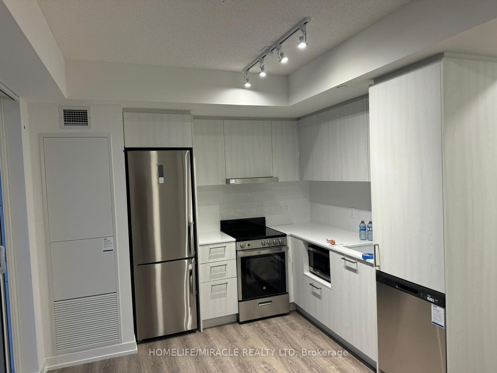 195 Commerce Street Unit 1712 photo 9