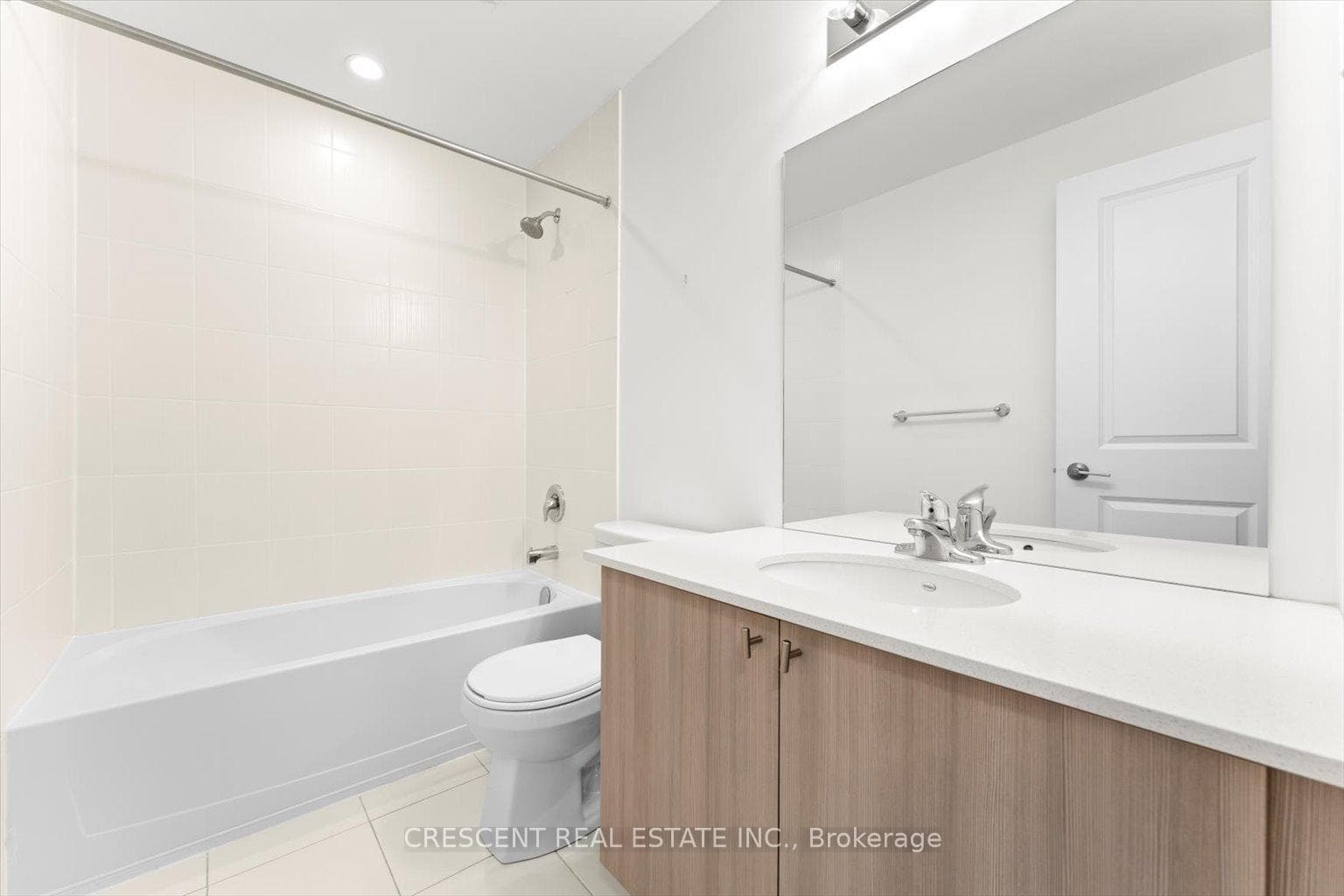 300 Essa Road Unit 604 photo 19