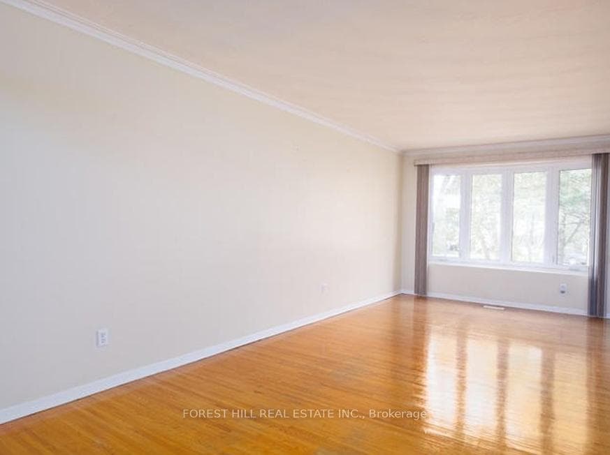 736 Sunnypoint Drive photo 5