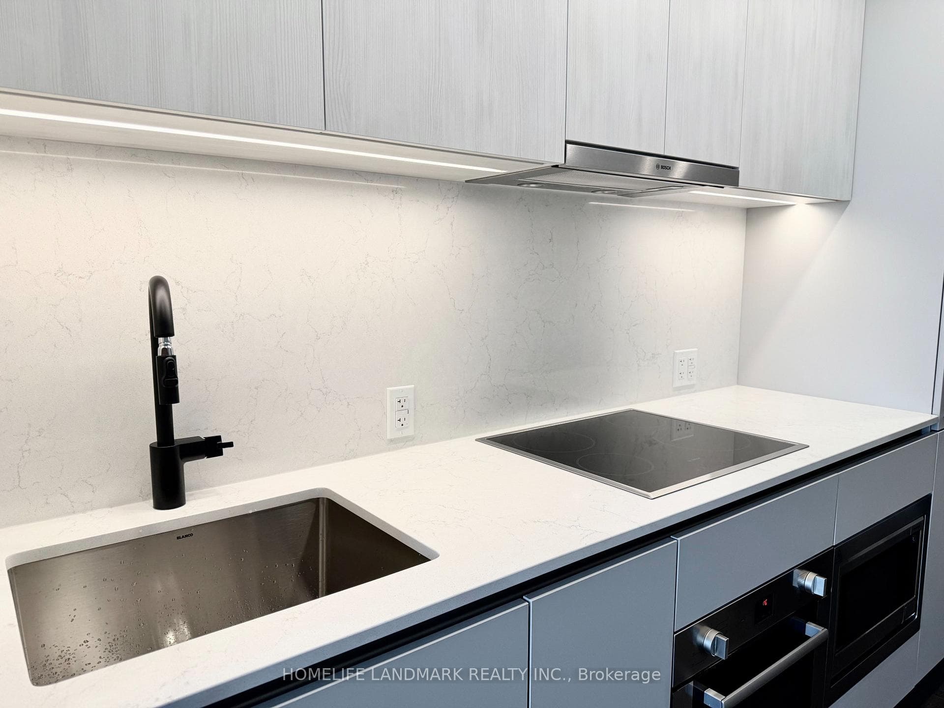 609 SHERBOURNE Street Unit 3801 photo 4
