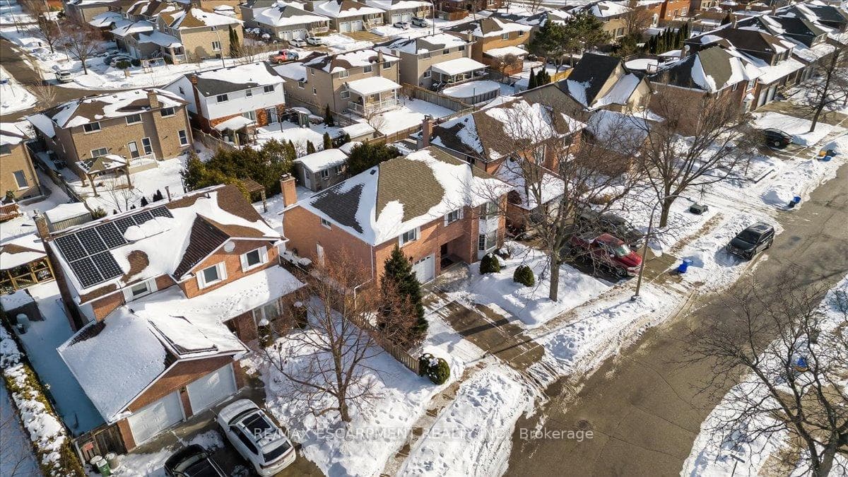 54 GOLDCREST Drive photo 6