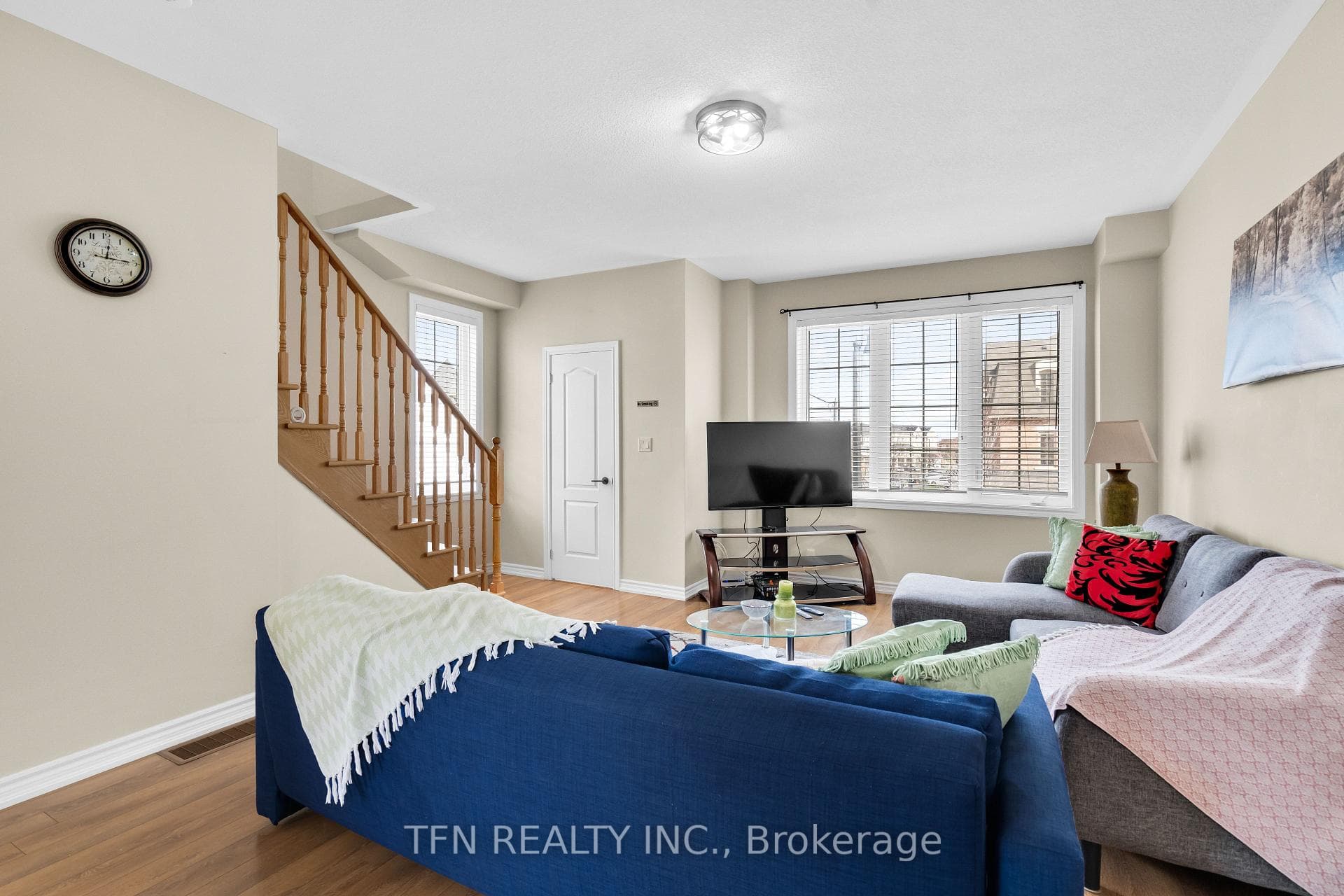2 Shiff Crescent photo 10