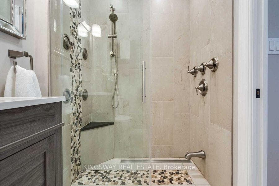 13169 Guelph Line photo 17