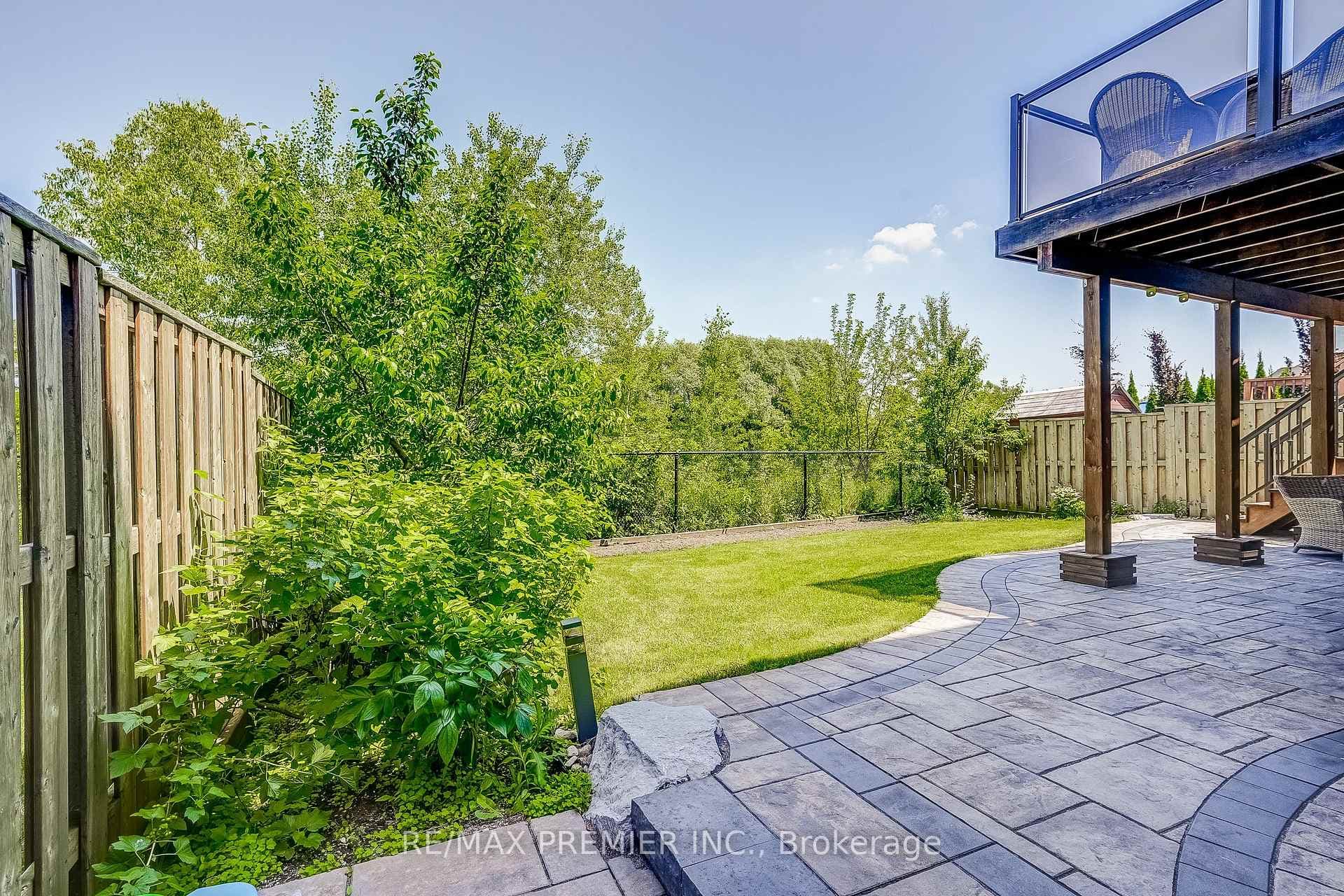 112 Robert Berry Crescent photo 34