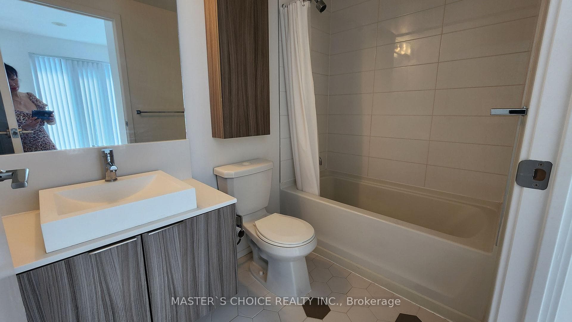68 Shuter Street Unit 2805 photo 16