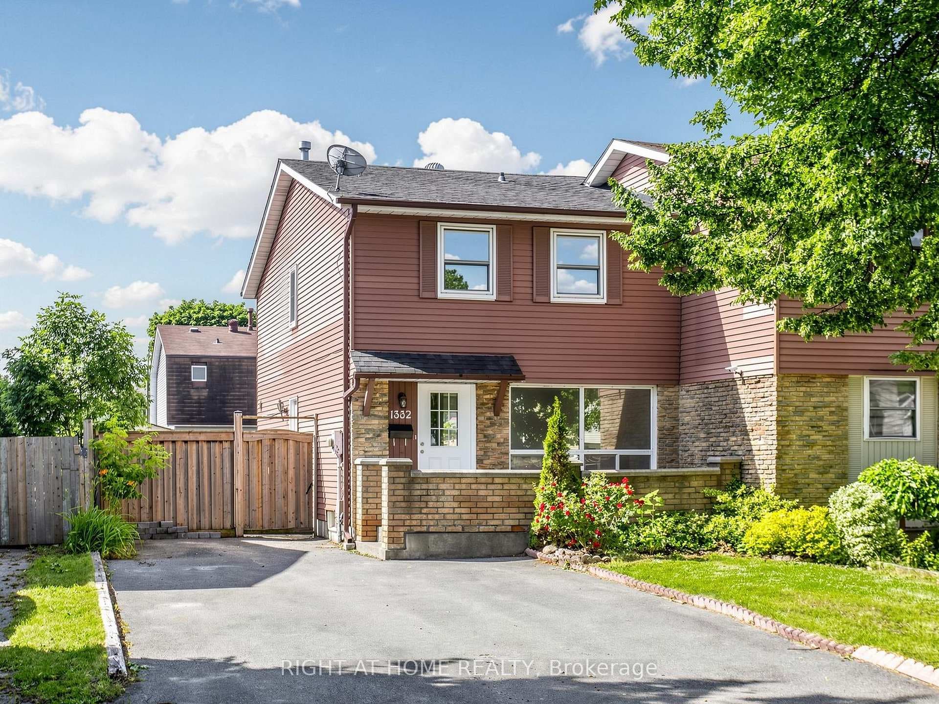 1332 Fenelon Crescent photo 1
