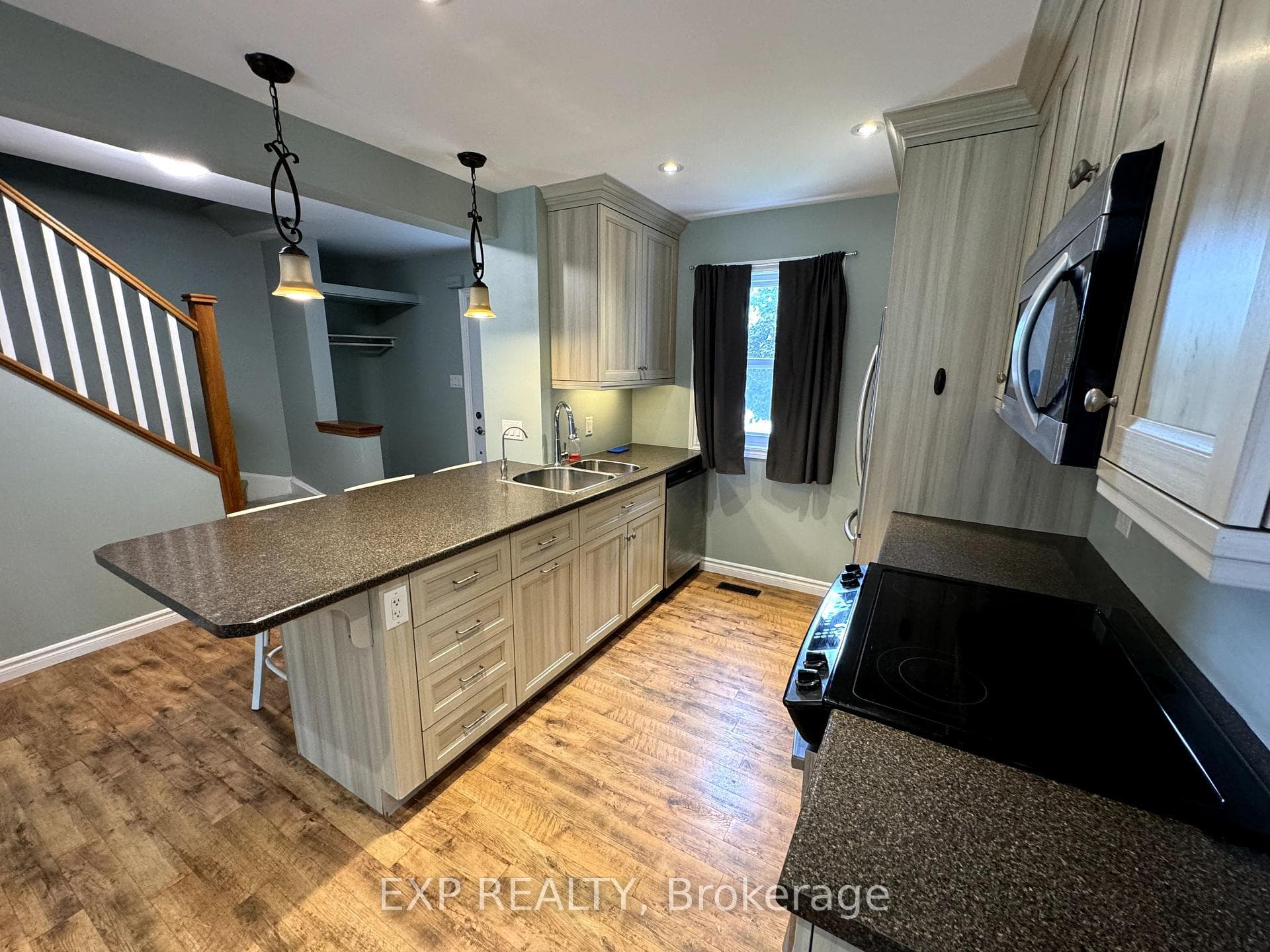 132 Elaine Drive photo 3