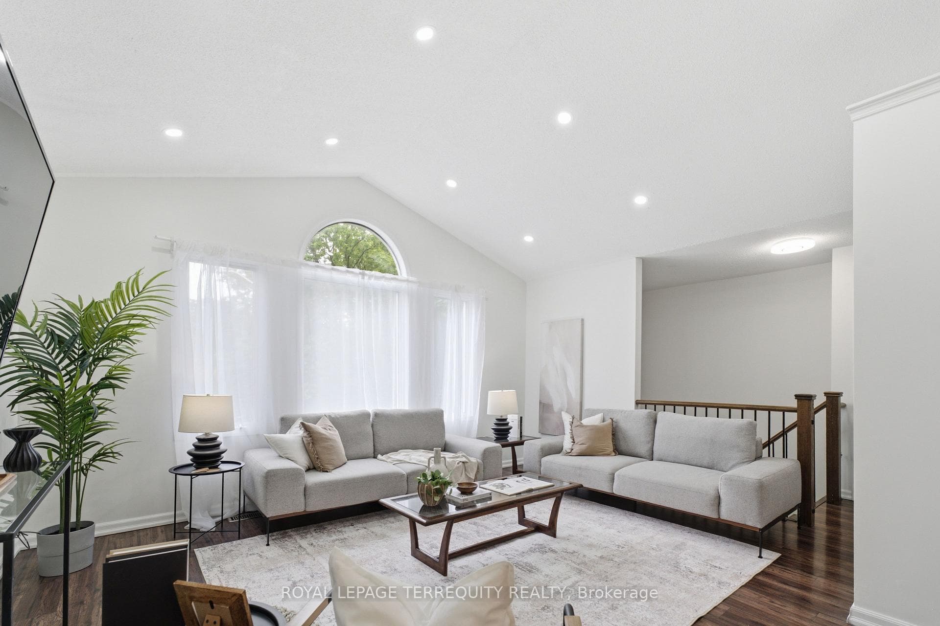 48 Borland Court photo 8