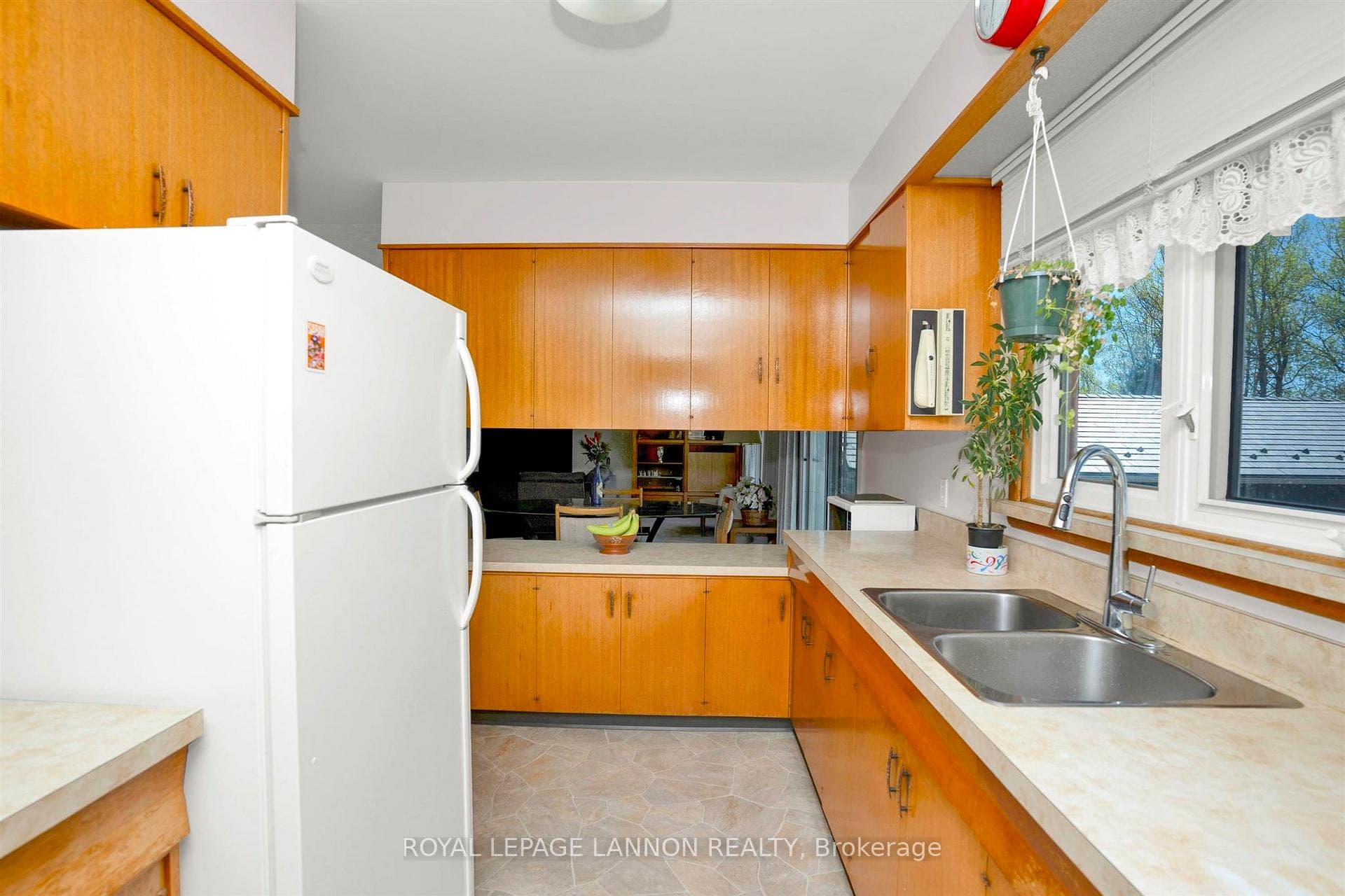 429 Elliott Street photo 13