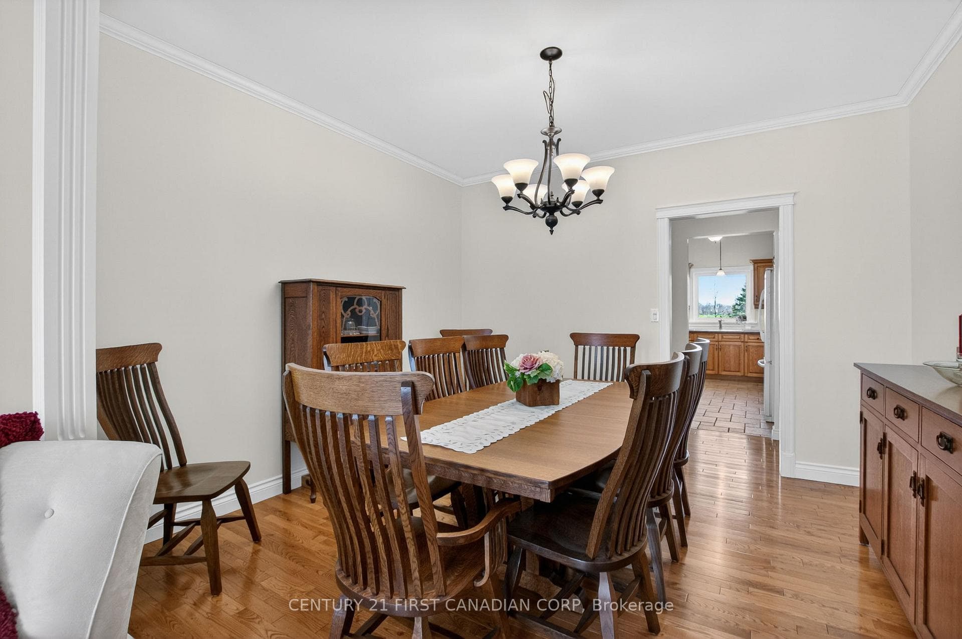 653 Peter Street photo 7