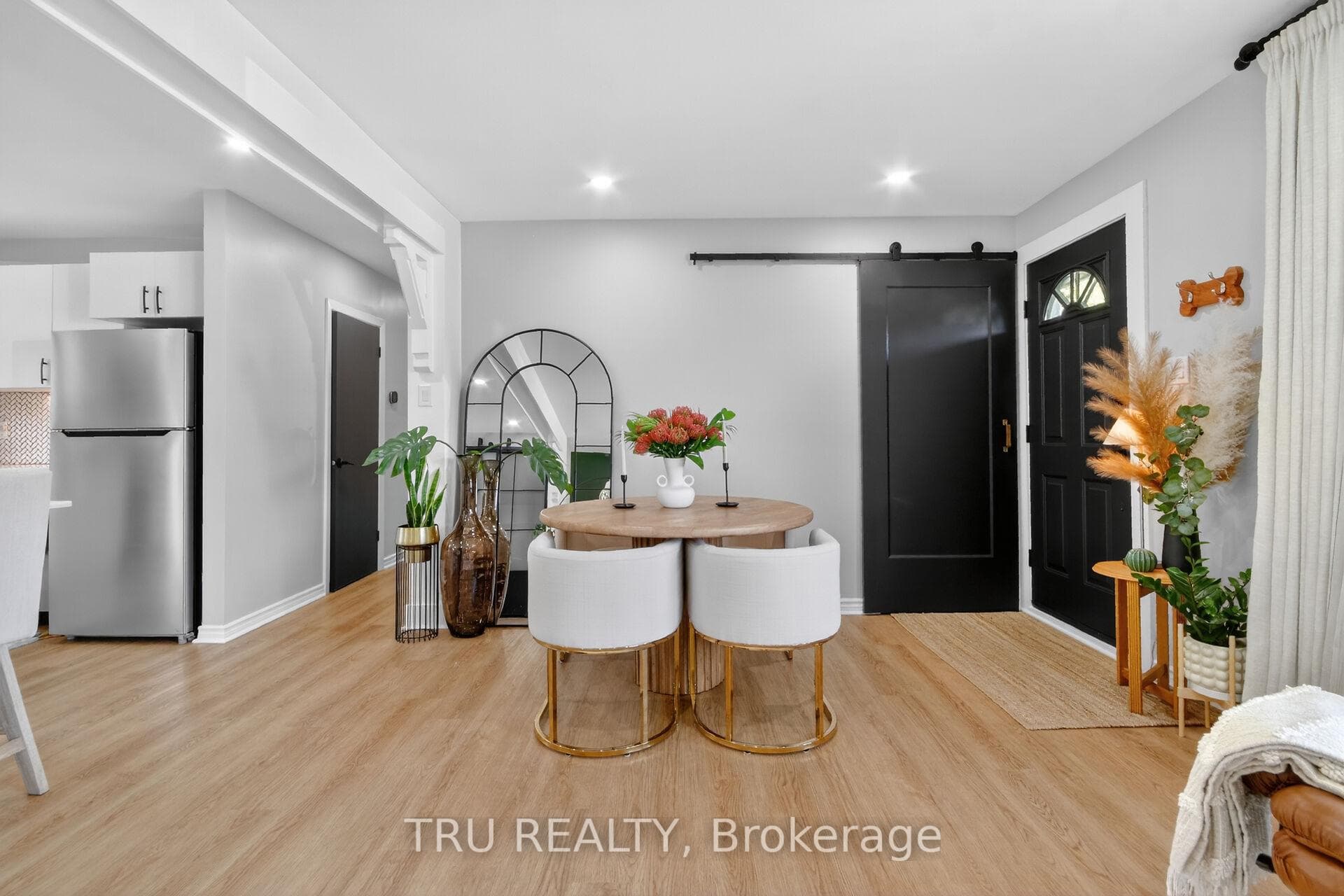 19 Todd Drive photo 4