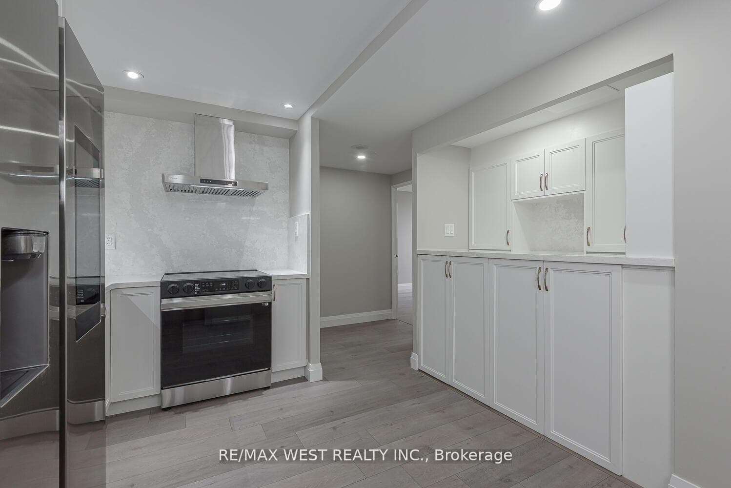 820 Burnhamthorpe Road Unit 1104 photo 7