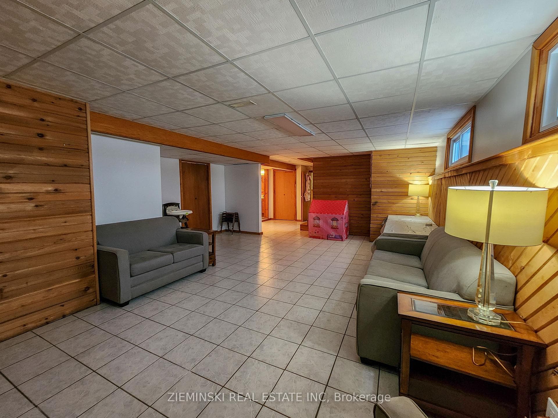 143 Tamarack Street photo 22