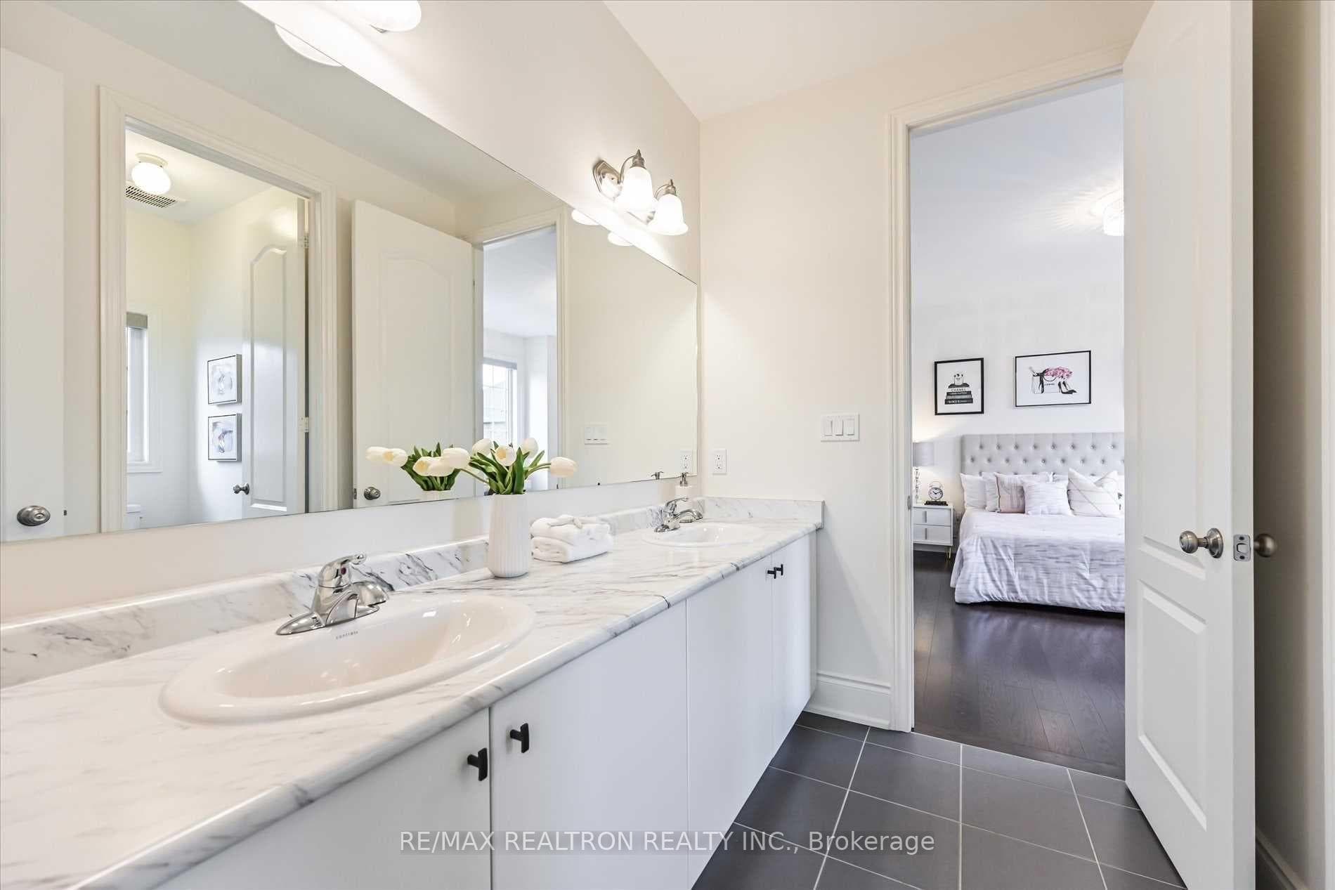 51 Ken Sinclair Crescent photo 26
