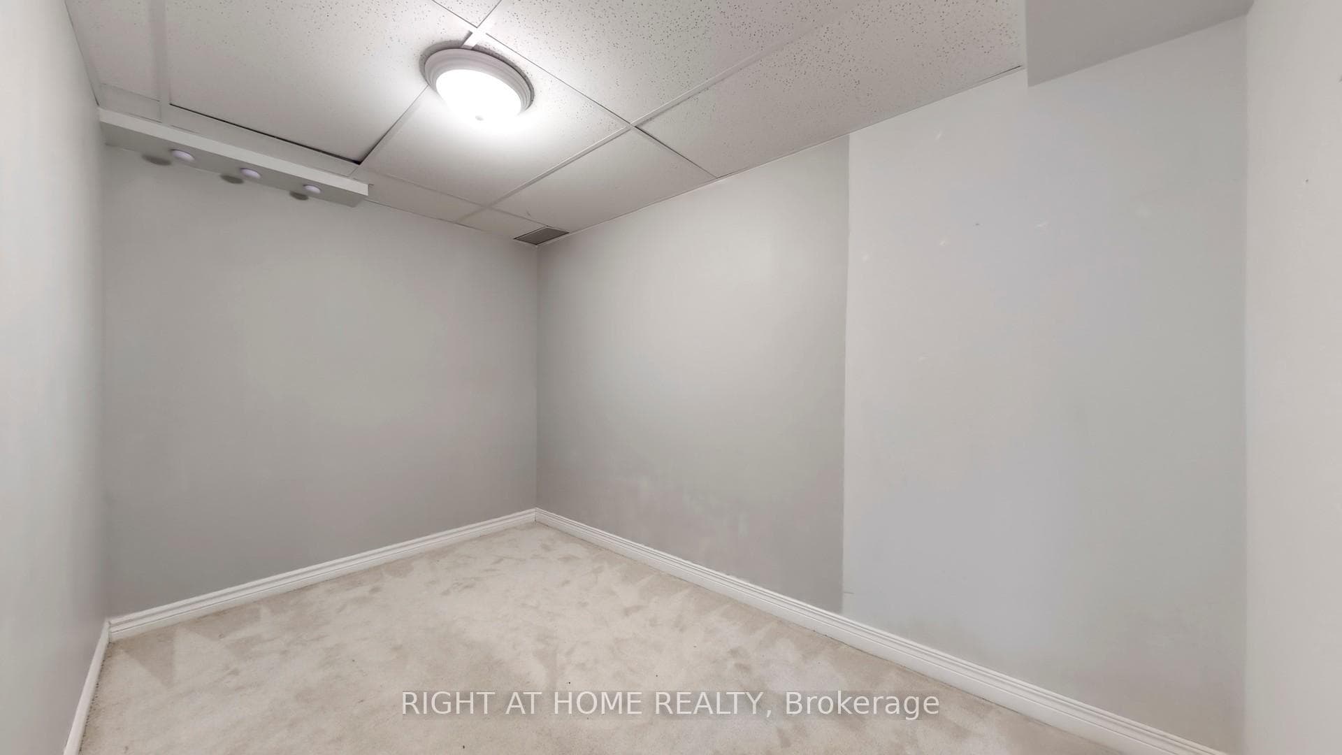 11 Hawker Court photo 31