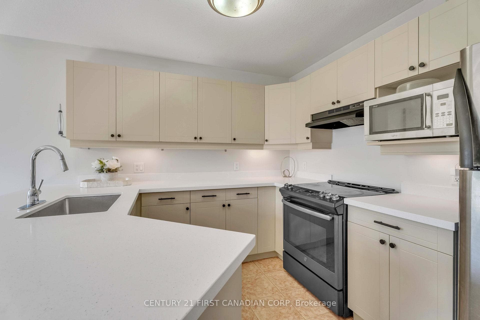 89 Mctaggart Court photo 9