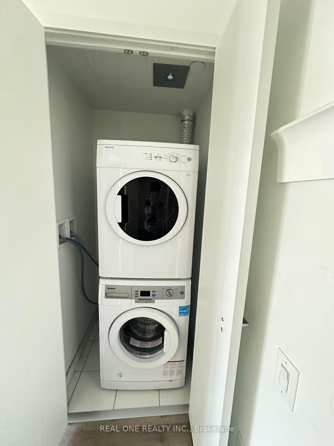 290 Adelaide Street Unit 1807 photo 9