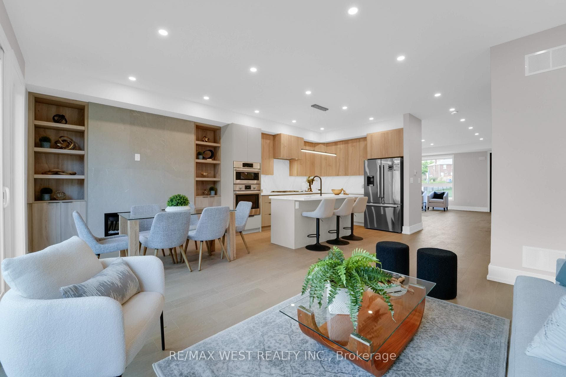 210 Cedric Avenue photo 16