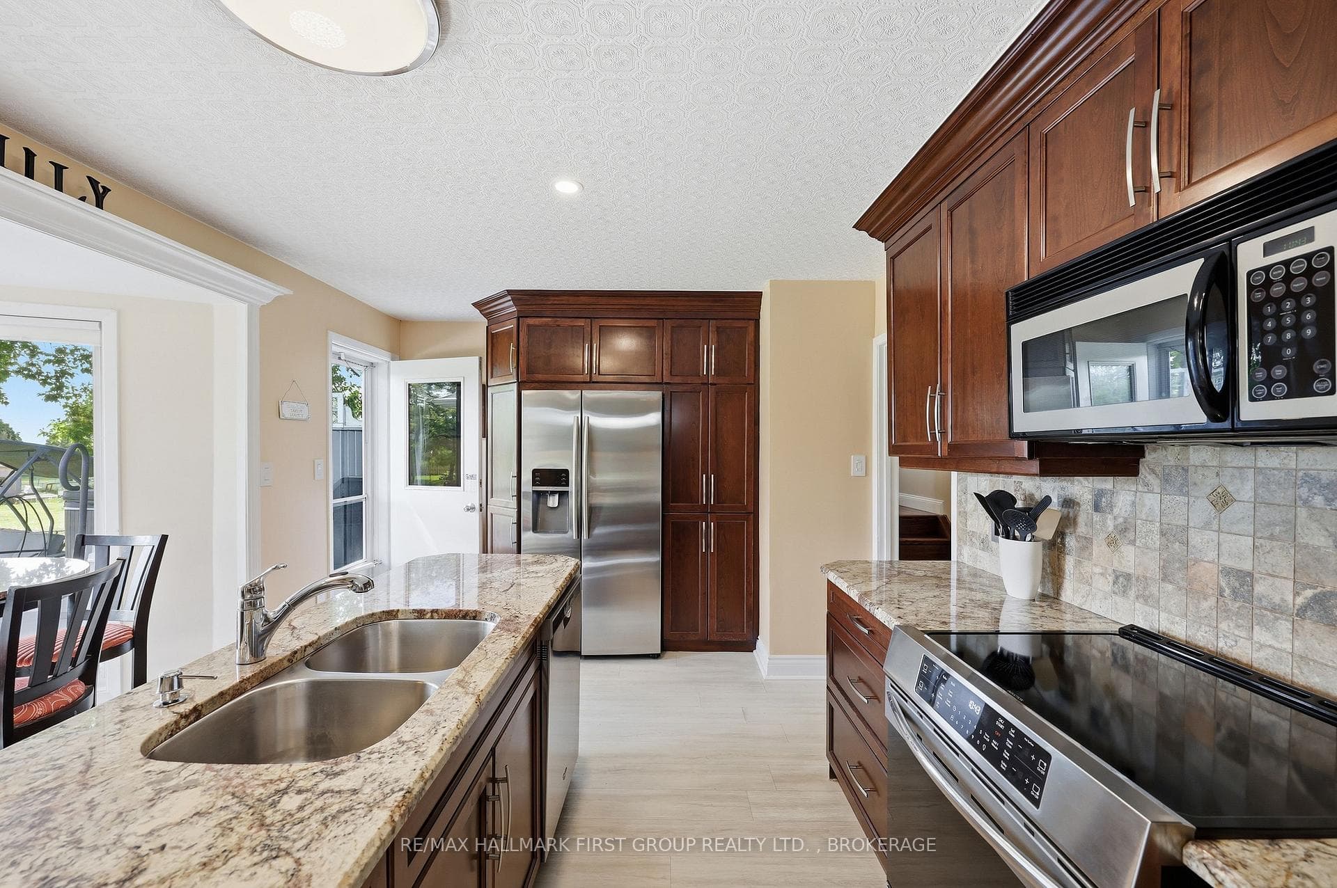 1470 Sydenham Road photo 13