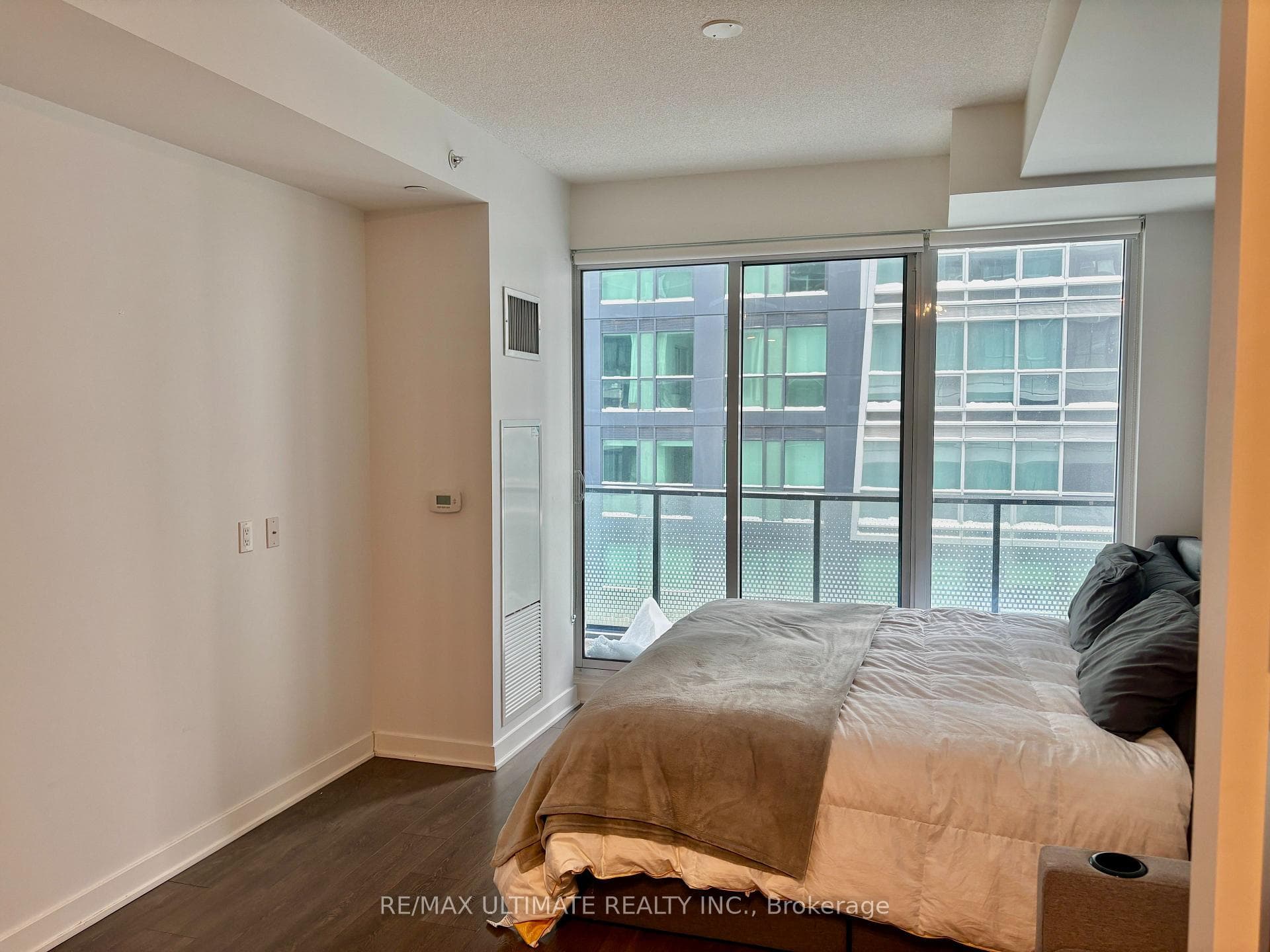 125 BLUE JAYS Way Unit 3310 photo 5