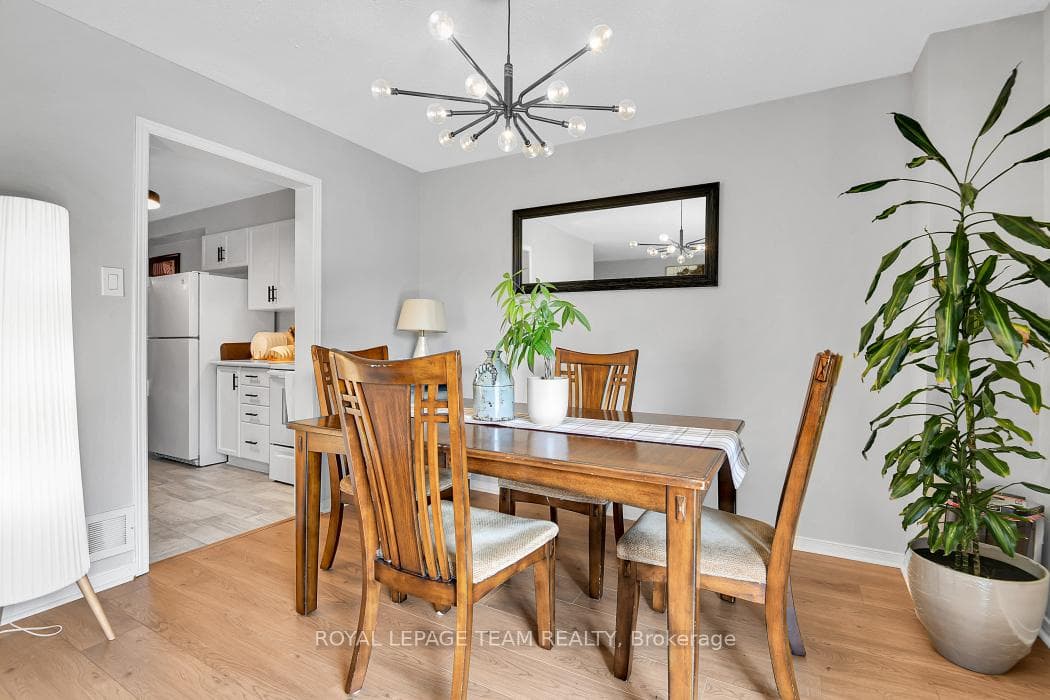 1443 Caravel Crescent photo 6