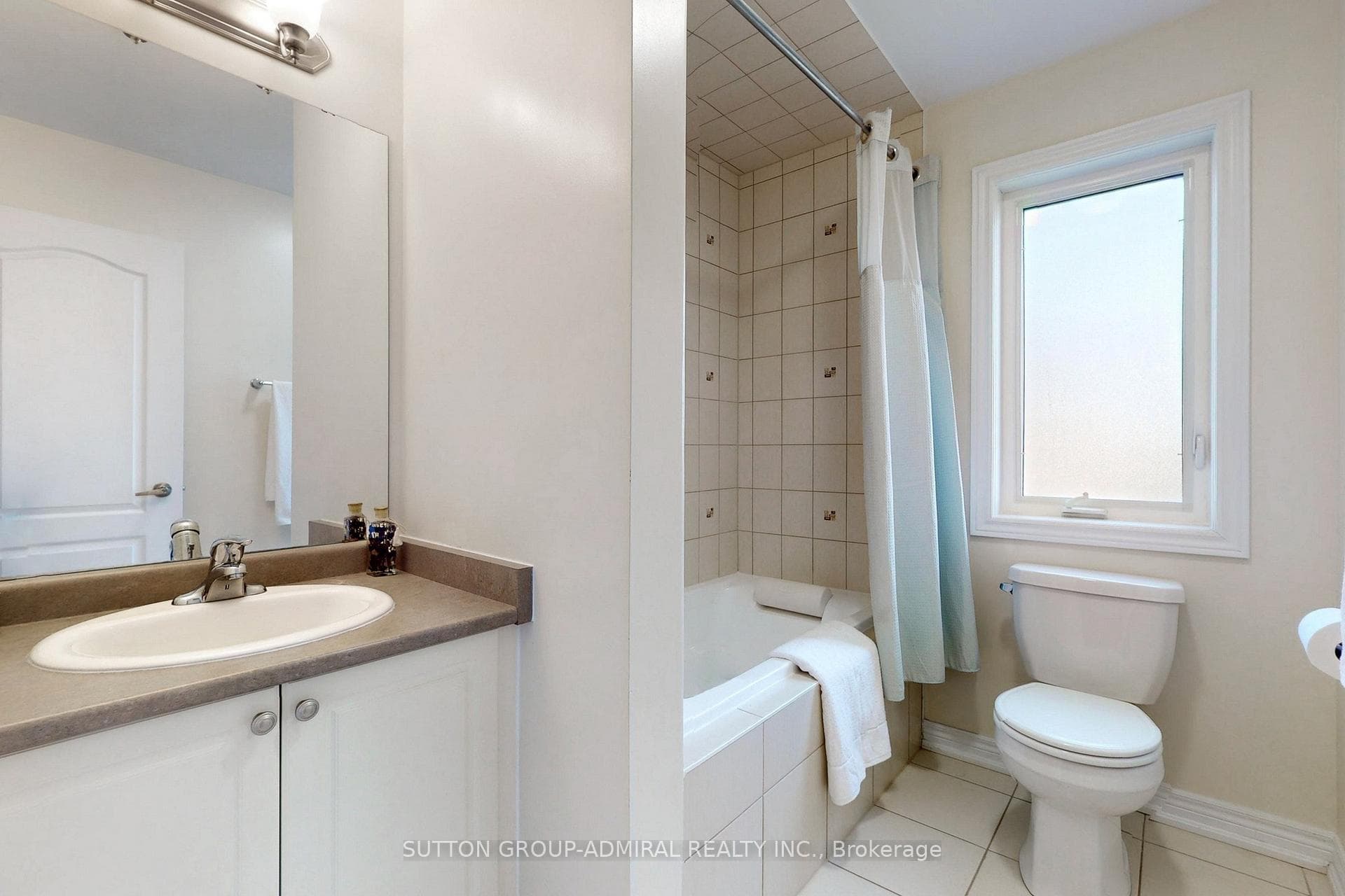 167 Emma Broadbent Court photo 31