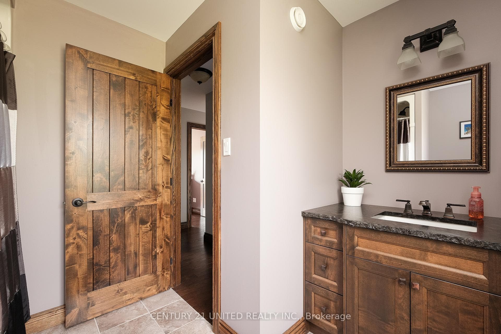 1188 Connaught Drive photo 18