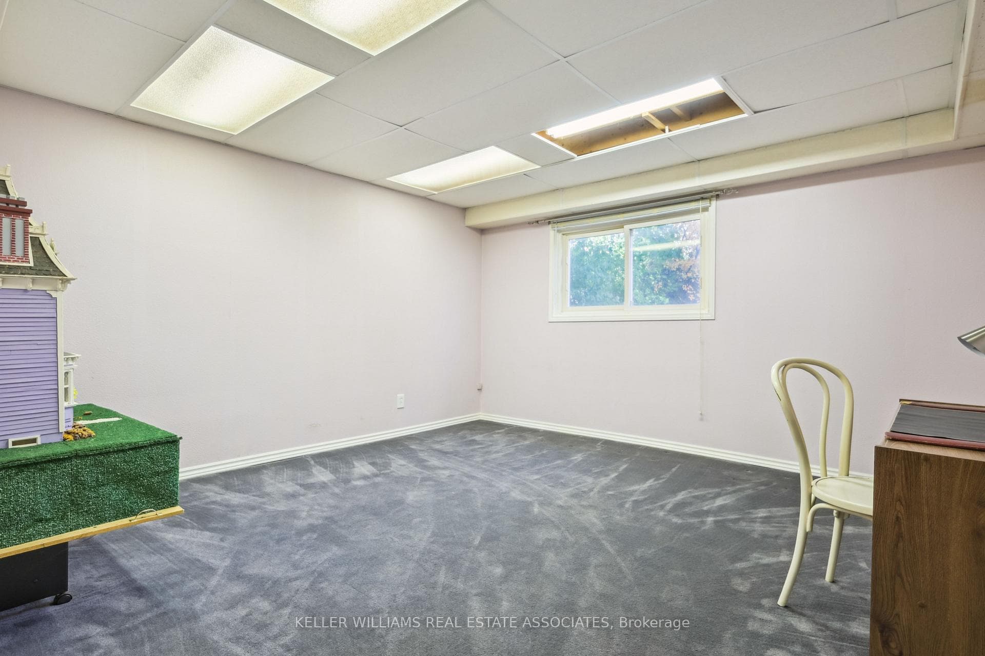 384 Centre Street photo 28
