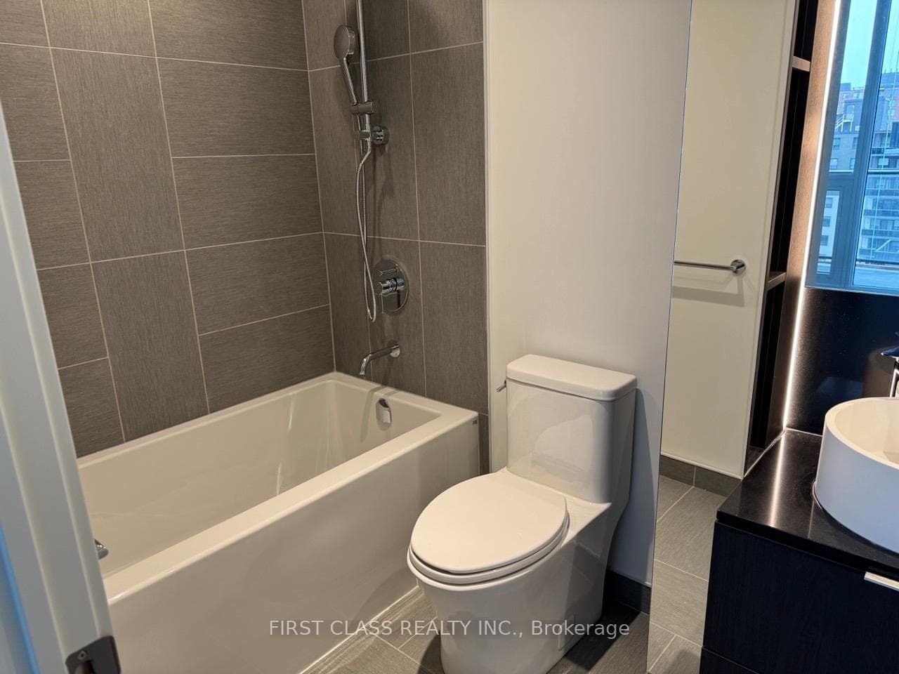 28 Ann Street Unit 612 photo 9