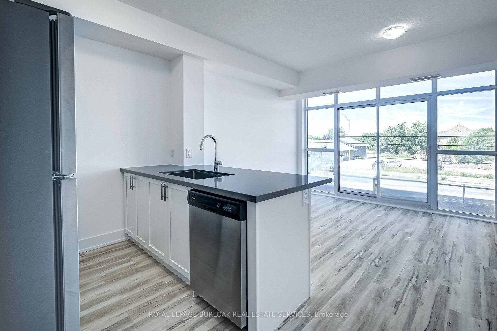 450 Dundas Street Unit 204 photo 3