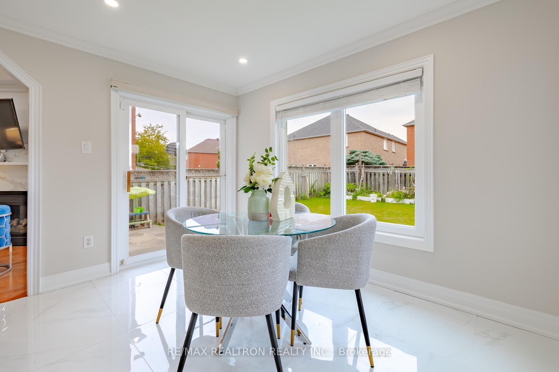 28 Marydale Avenue photo 12