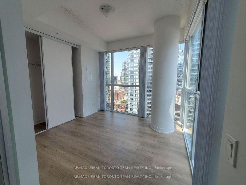 87 Peter Street Unit 2213 photo 7