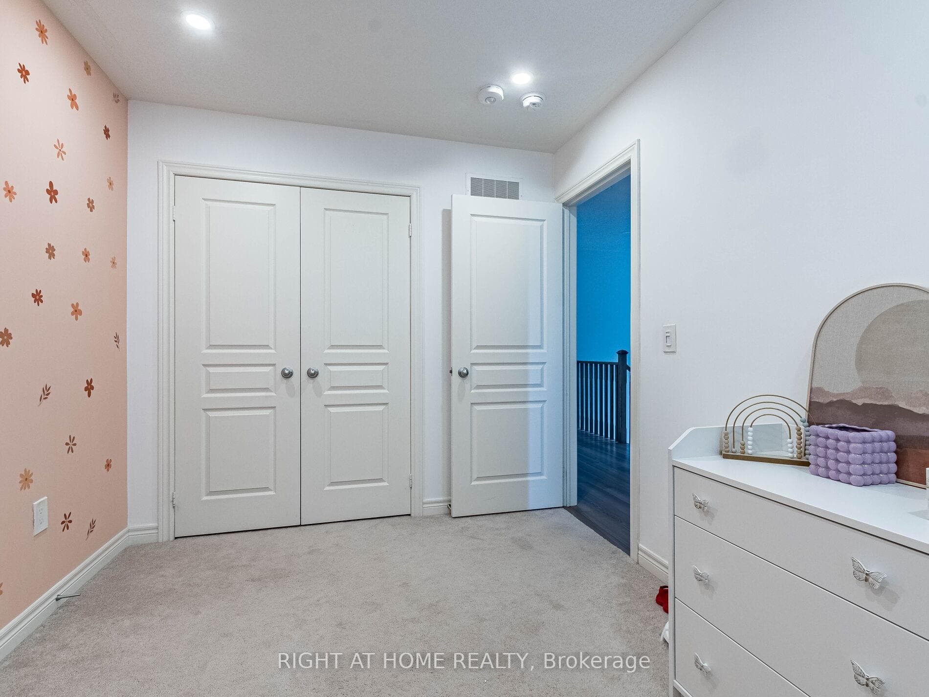 115 Holbrook Court photo 7