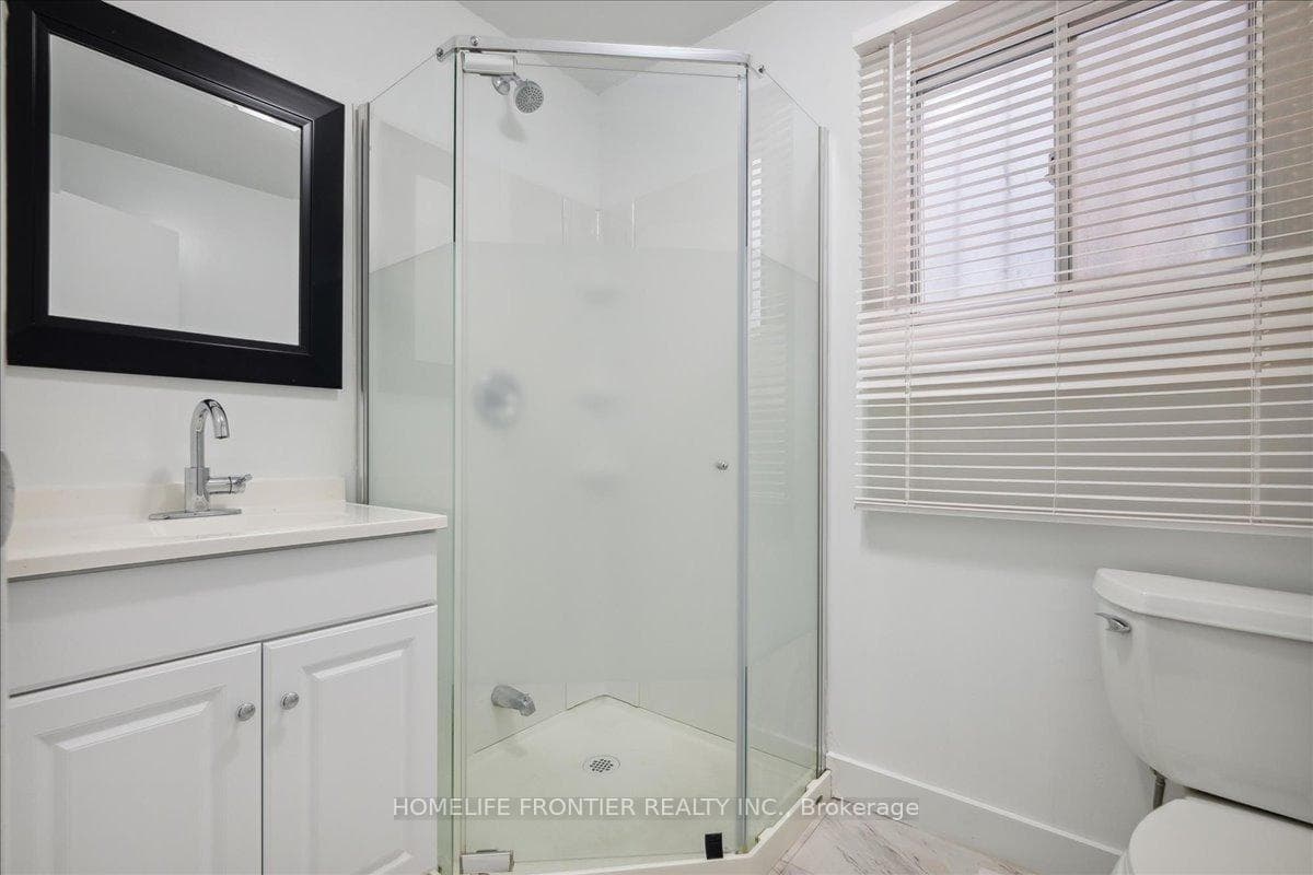 745 Queen Street Unit Upper photo 22