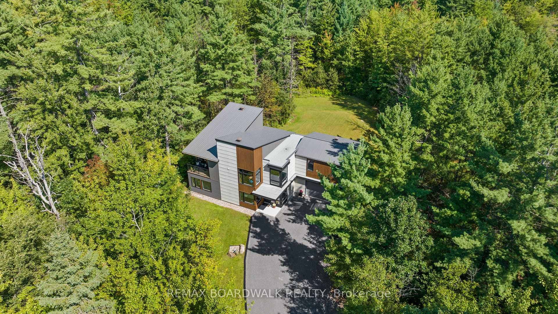 108 EDITH MARGARET Place photo 46