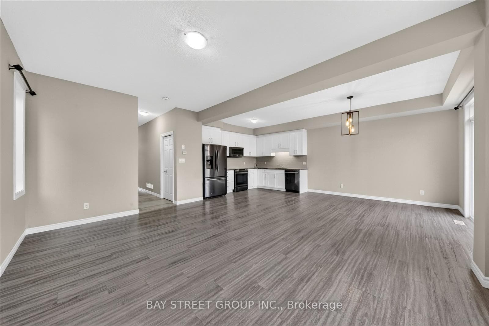 445 Avens Street photo 13