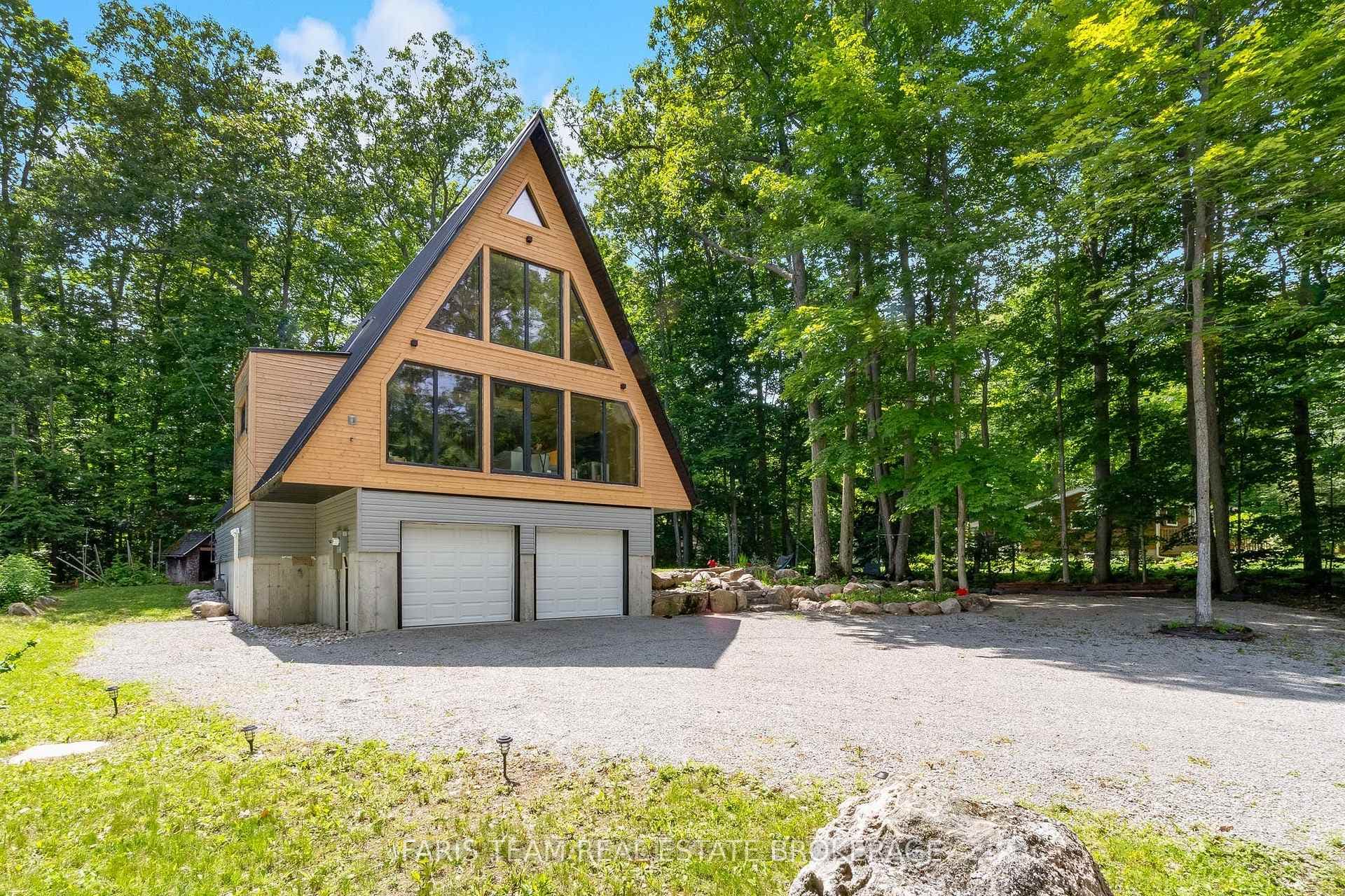 1490 Champlain Road photo 2