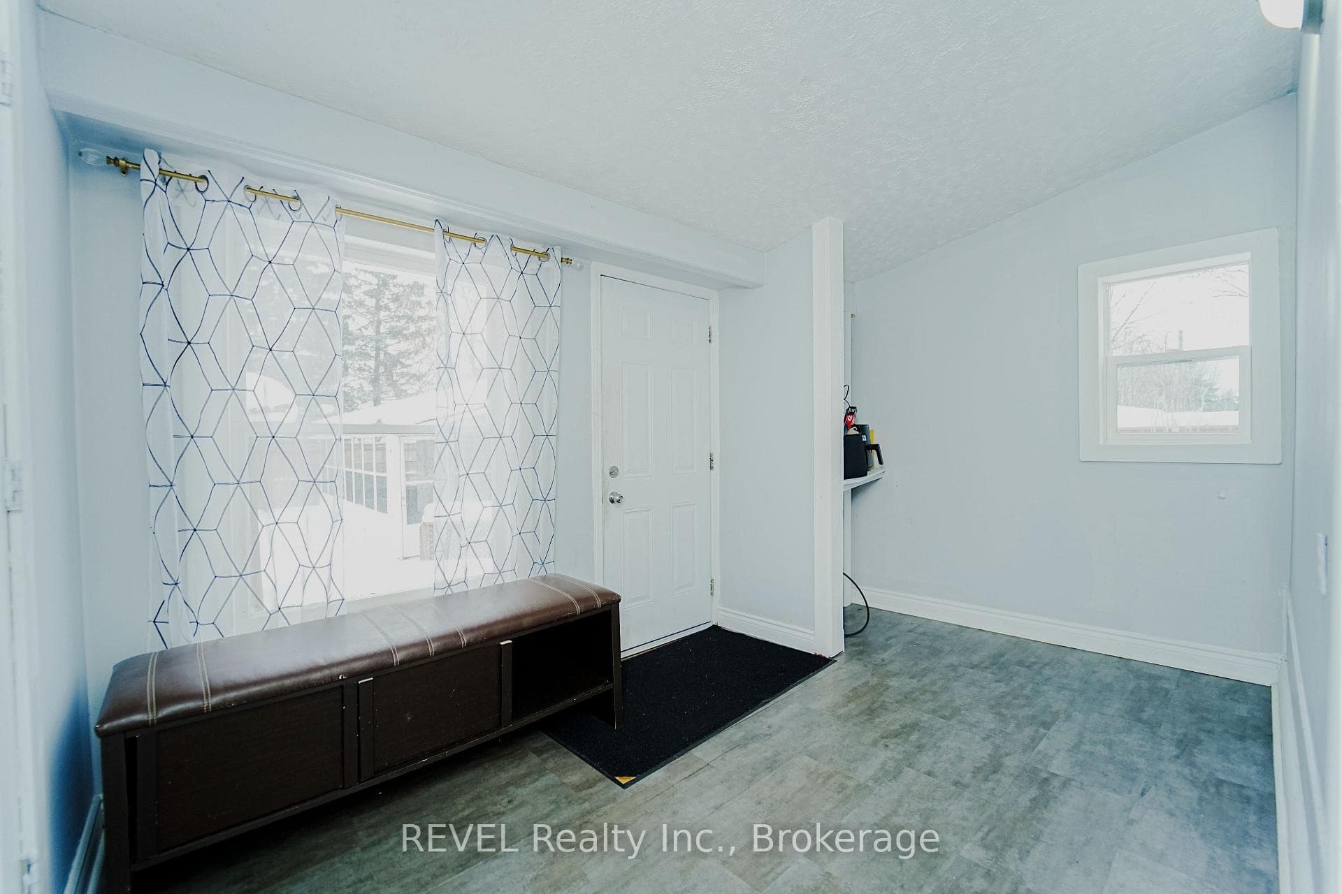 4586 Fifth Avenue photo 24