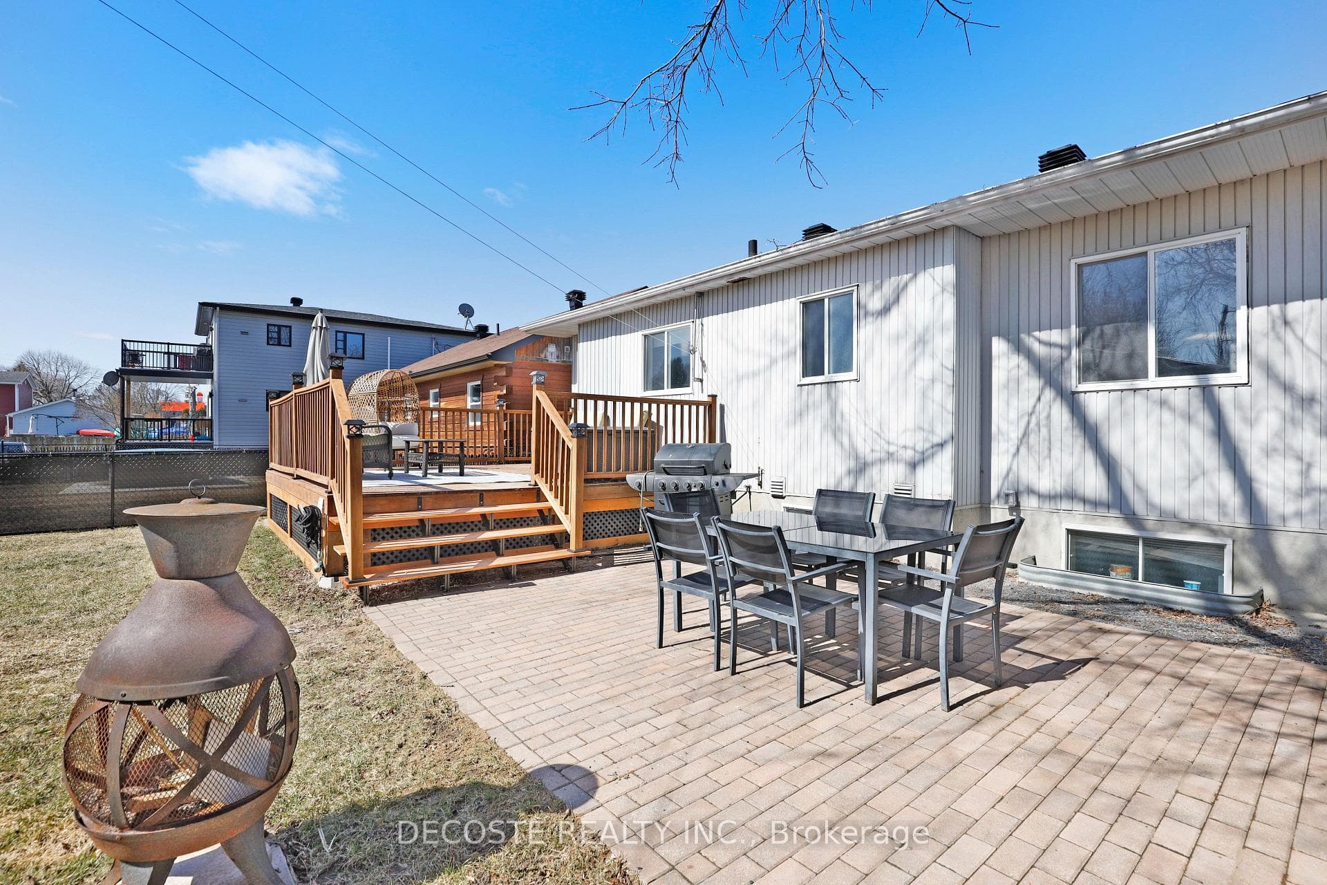 877 Queen Street photo 35