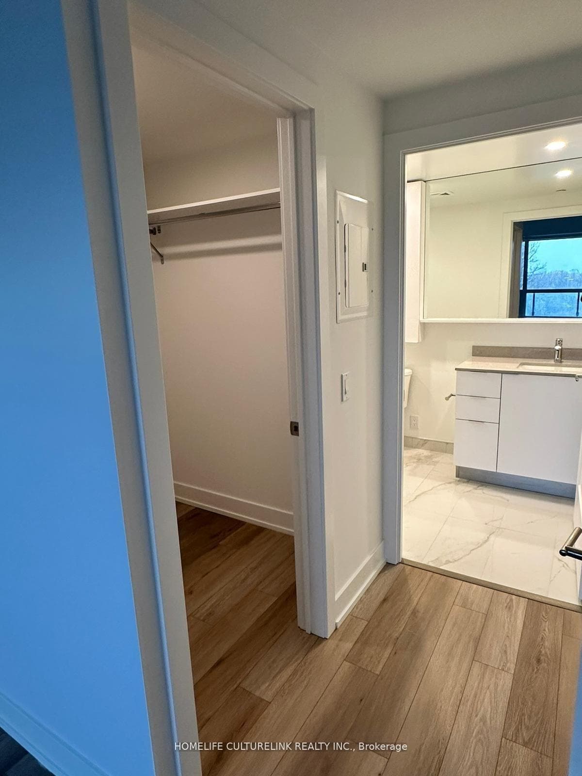 8 CEDARLAND Drive Unit 520 photo 12