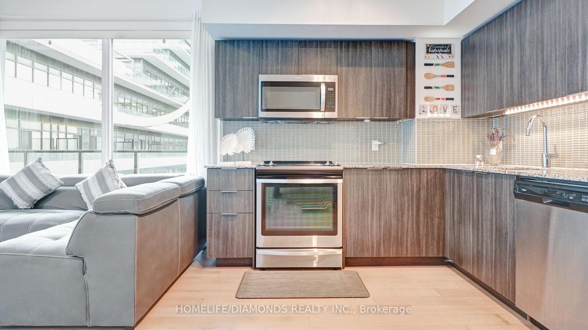 20 SHOREBREEZE Drive Unit 502 photo 11