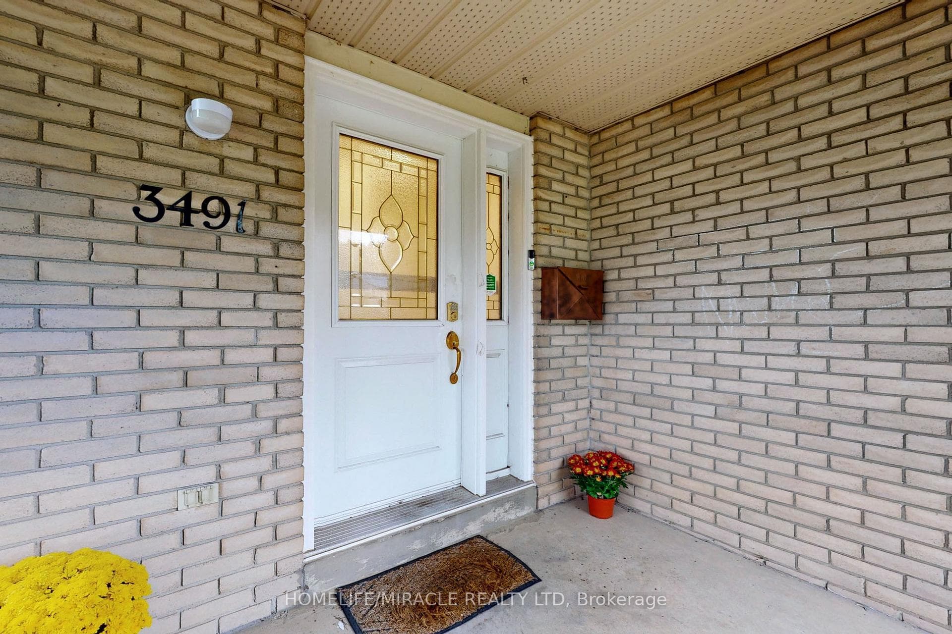 3491 Woodhurst Crescent photo 4