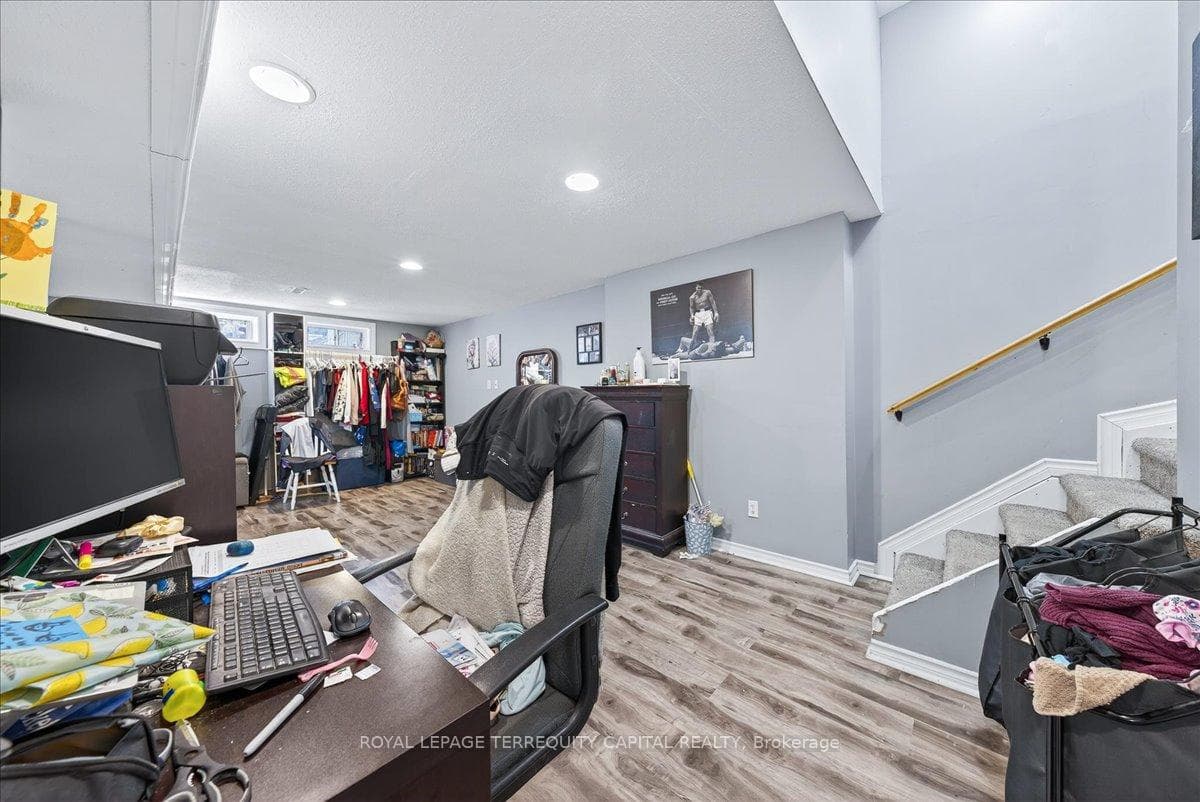 118 Leslie Avenue photo 42
