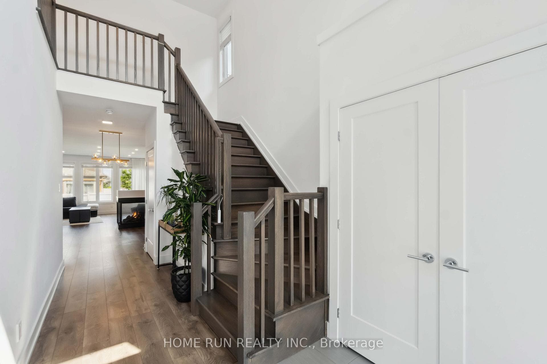 334 Haliburton Heights photo 3
