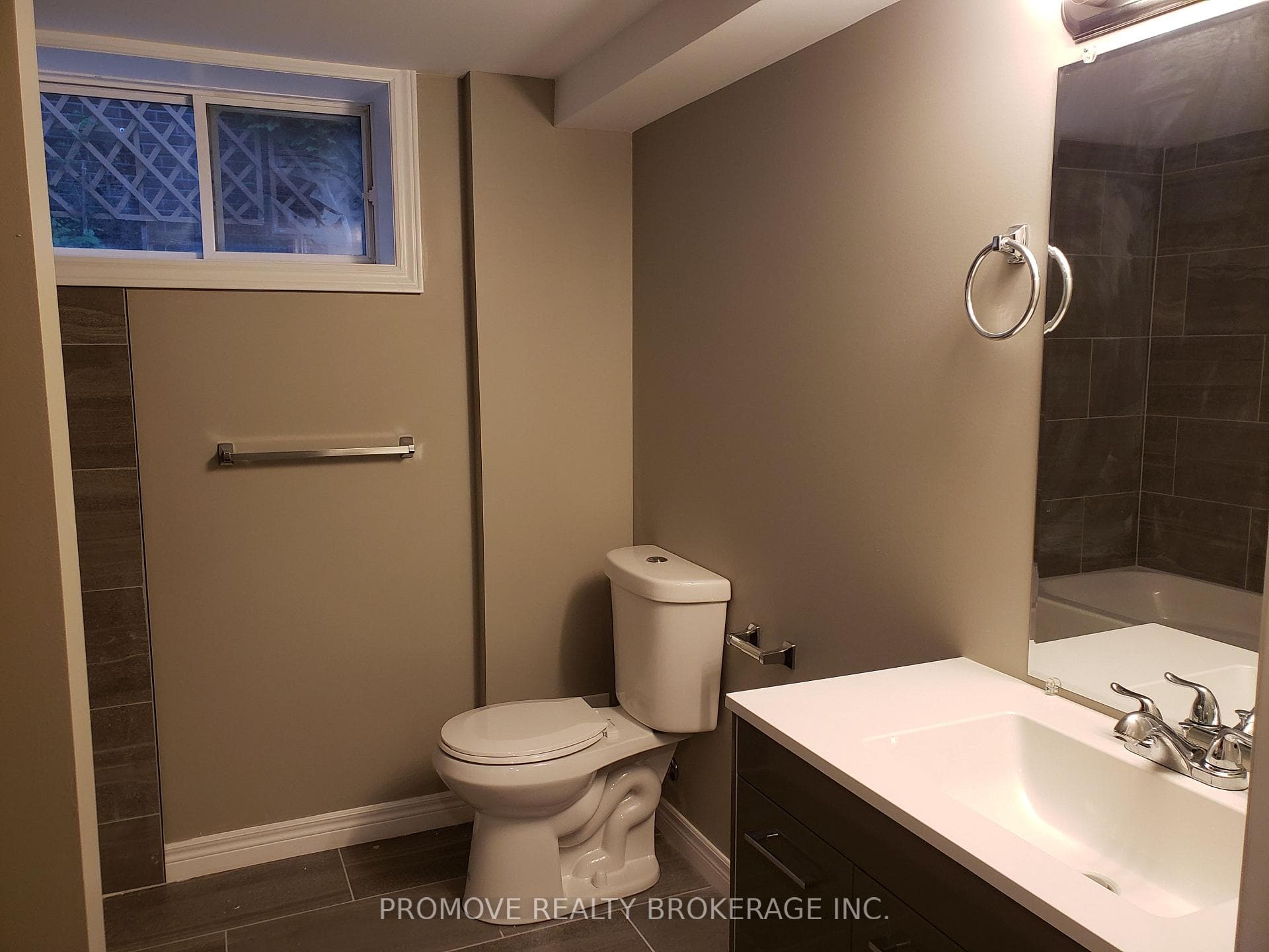 9 Calgary Avenue photo 20