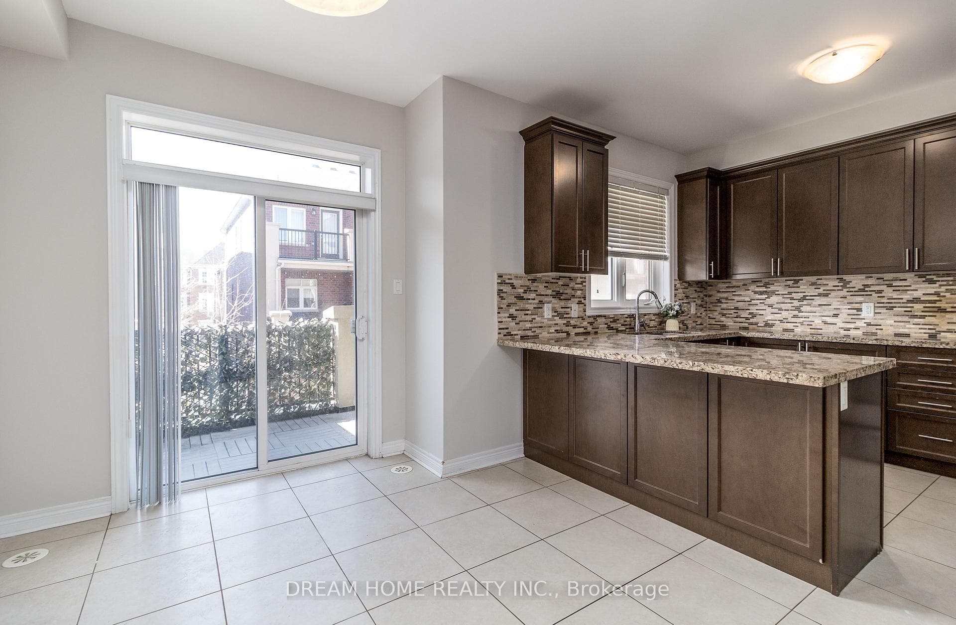 3070 Eberly Woods Drive photo 5