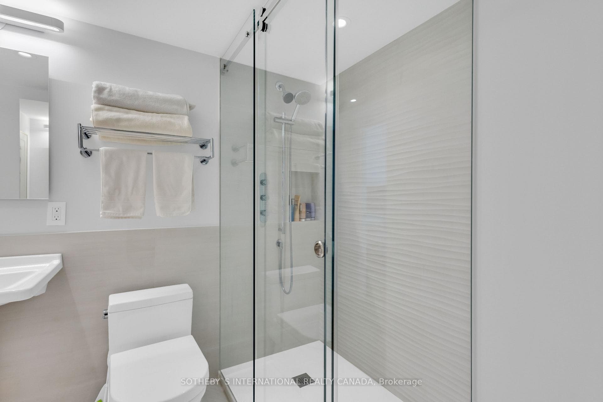 63 St Clair Avenue Unit 1702 photo 37